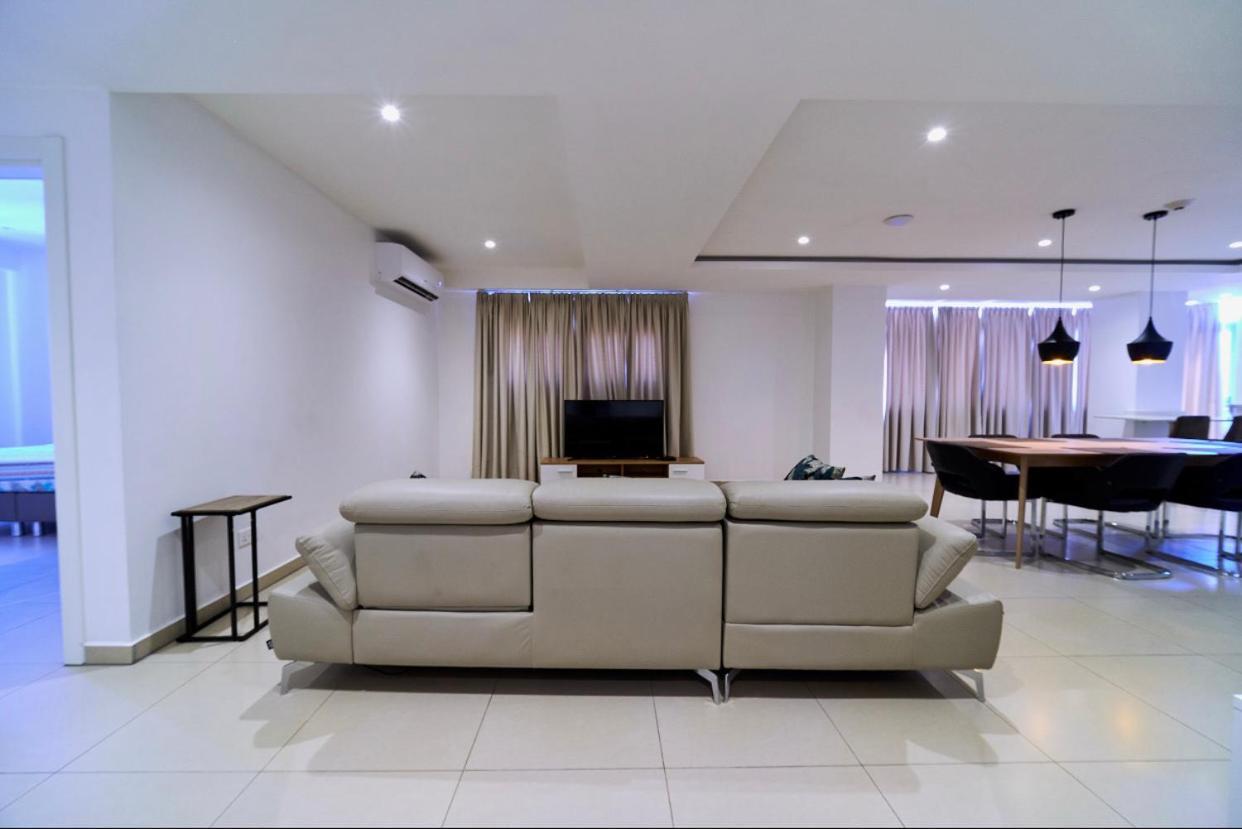 Suncity Hotel Apartment Аккра Екстер'єр фото